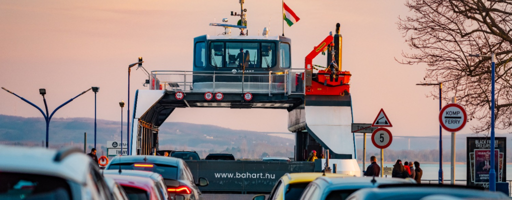 Új BAHART komp a balatoni révben várja az autósokat