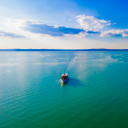 Csobánc sétahajó a Balatonon