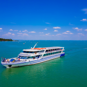 Szent Miklós motoros a Balatonon