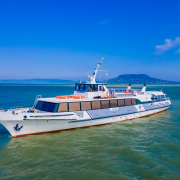 Földvár motoroshajó a Balatonon