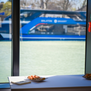 Rendezvényhajó catering felszolgálás