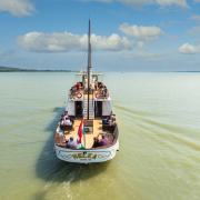 Helka sétahajó a Balatonon
