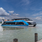 Tomaj katamarán a Balatonon