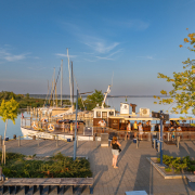 Balatonalmádi Hajóállomás Csongor hajó