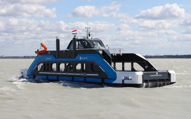 Komp a Balatonon