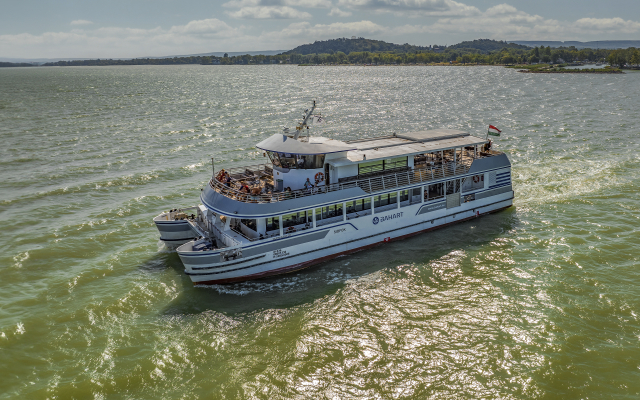 Siófok katamarán header kép