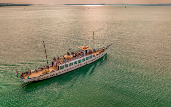 Kelén sétahajó a Balatonon